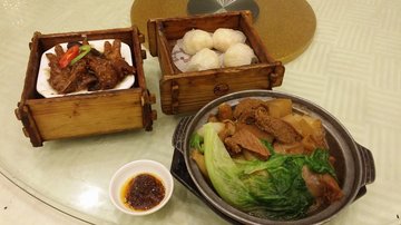 牛腩猪肠粉虾饺凤爪