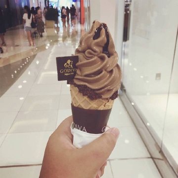 黑巧克力软冰激凌