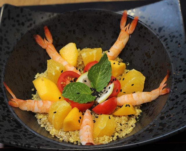 海虾芒果藜麦沙律