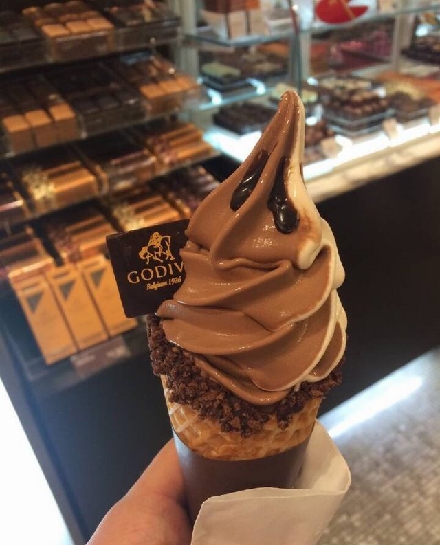 黑巧克力冰激凌