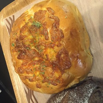 火腿蒜香面包