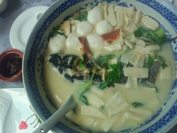 八宝鱼头汤