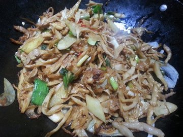 干锅油笋丝