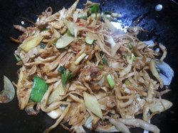 干锅油笋丝