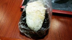 金枪鱼只有丁点，芥末没尝到，米饭倒是好吃。