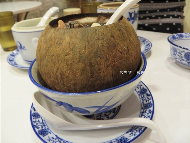 原只椰子炖乌鸡