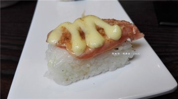 三文鱼火炙寿司