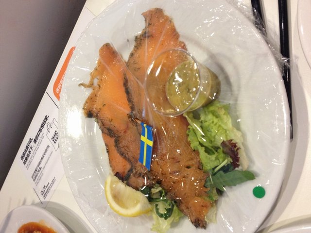三文鱼色拉