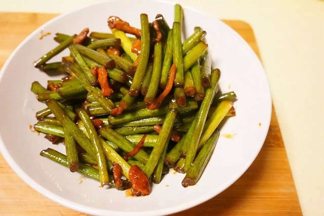 蒜苔炒牛肉