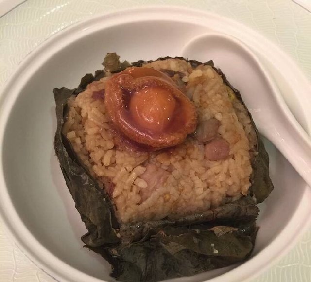 圆只鲍鱼耨米饭