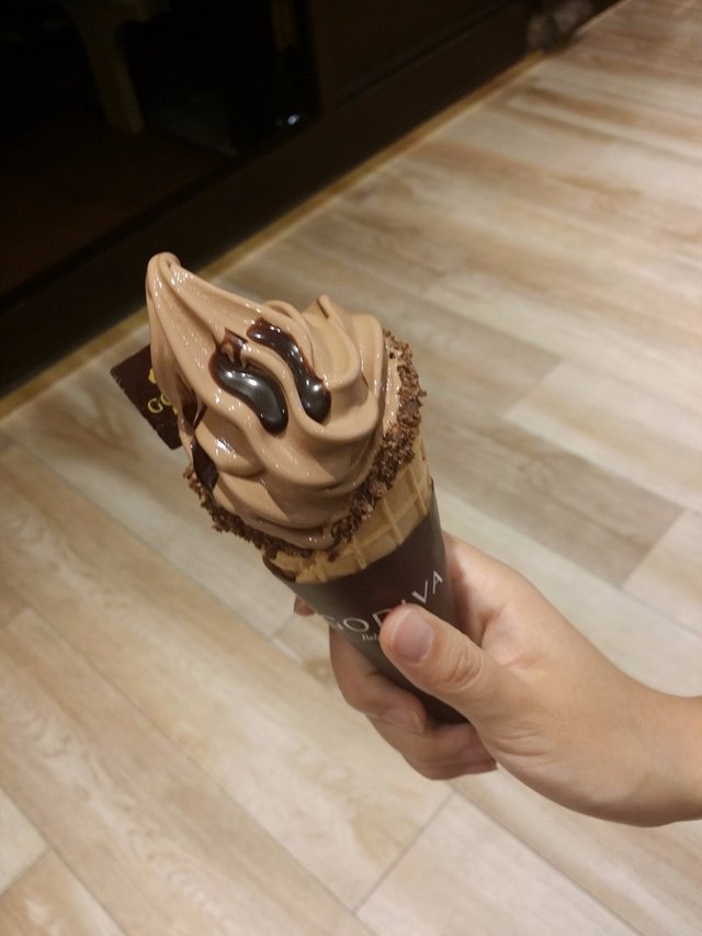 黑巧克力冰激凌
