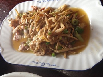 黄花菜炒肉丝
