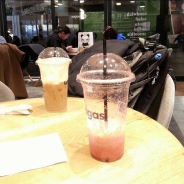 梨和甜菜根汁