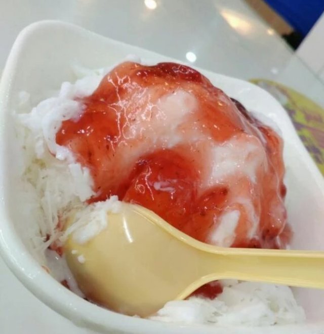 香滑的草莓味，带有点酸酸甜甜的味道