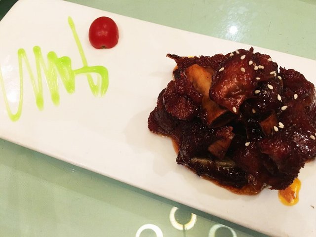 一直喜欢凉菜口感的糖醋排骨，味道酸甜，肉质而且不柴。