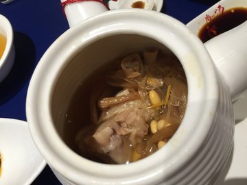 金针黄豆炖猪脚