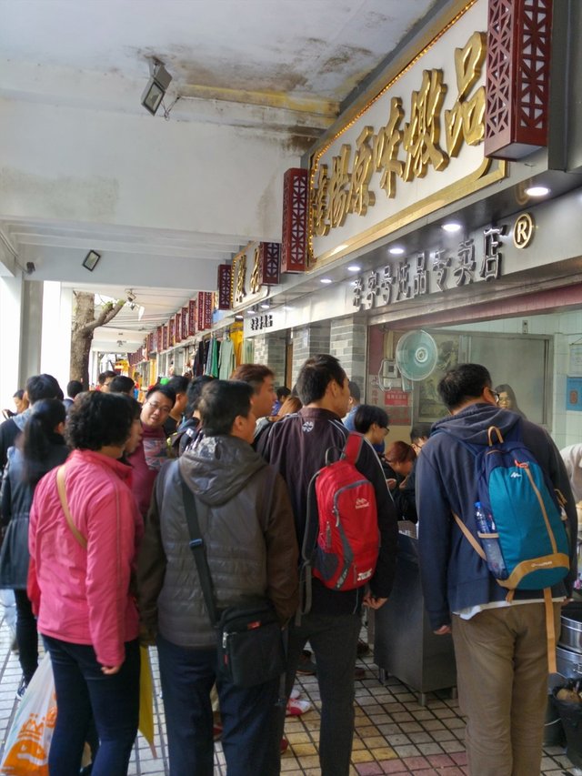 超多人排隊