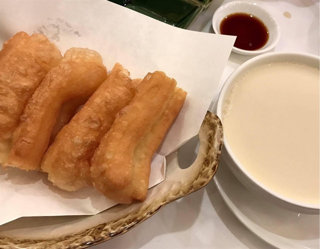 豆漿配鮮炸油條
