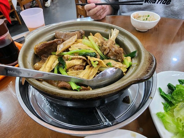 羊腩煲