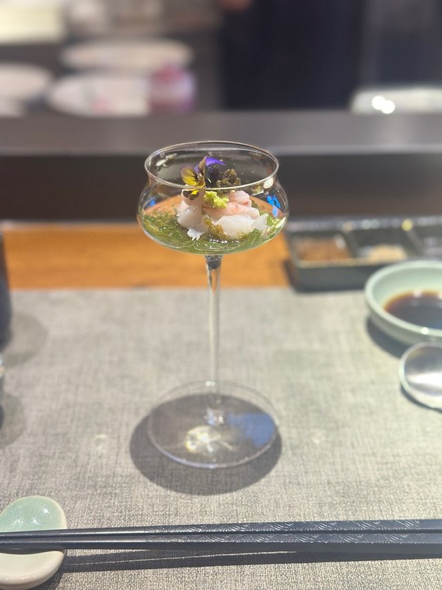 甜蝦魚子醬佐水雲菜