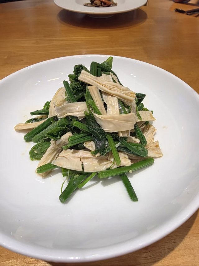 菠菜苗拌腐竹