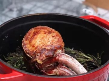 西班牙伊比利亚黑毛战斧排